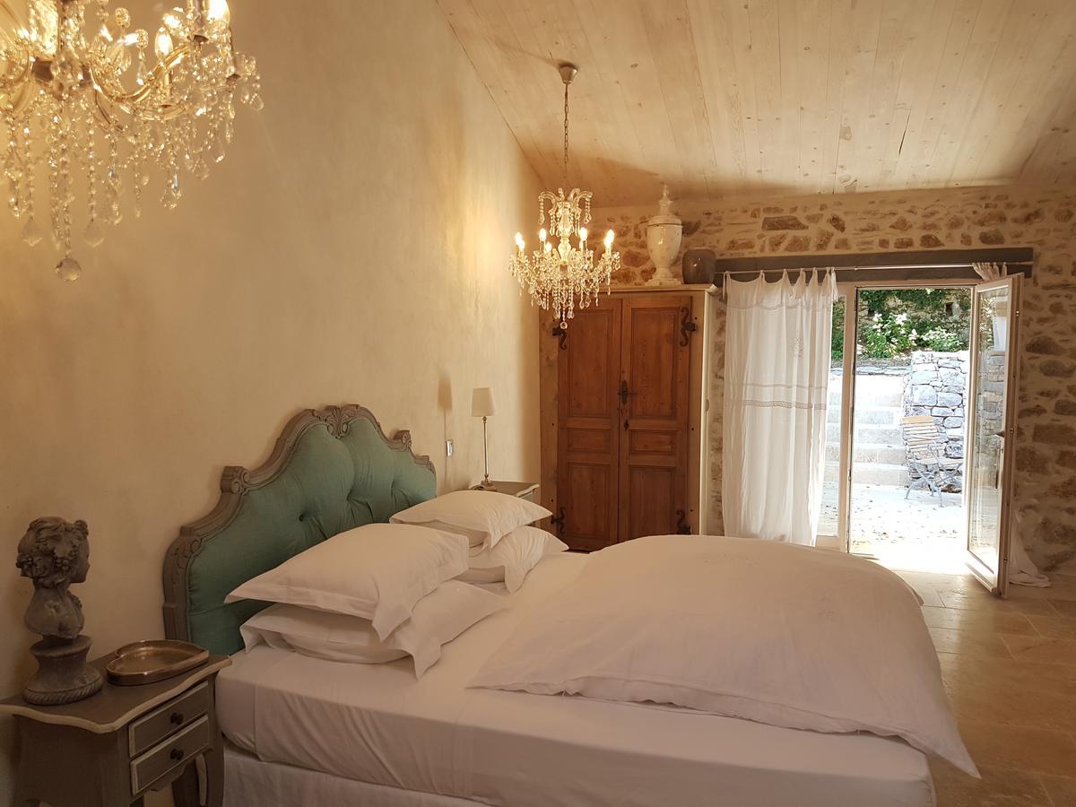 Le Domaine Saint Martin Bed & Breakfast Flassans-sur-Issole Екстериор снимка